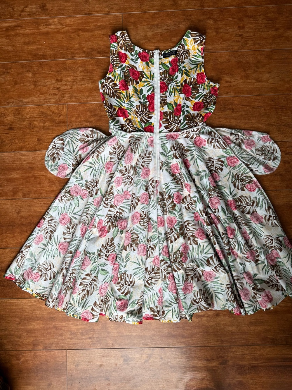 🌺 Tropical Floral Fit-and-Flare Retro Hawaiian Pinup Dress - Picture 14 of 16